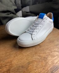 Giorgio sneakers blanche bleu klein détail
