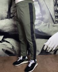 Paolo Pecora Pantalon kaki bande noire revolt orleans