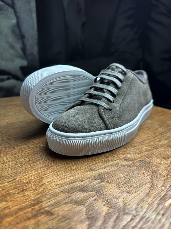 NATIONAL STANDARD - Edition 3 Nubuck Taupe – Image 2